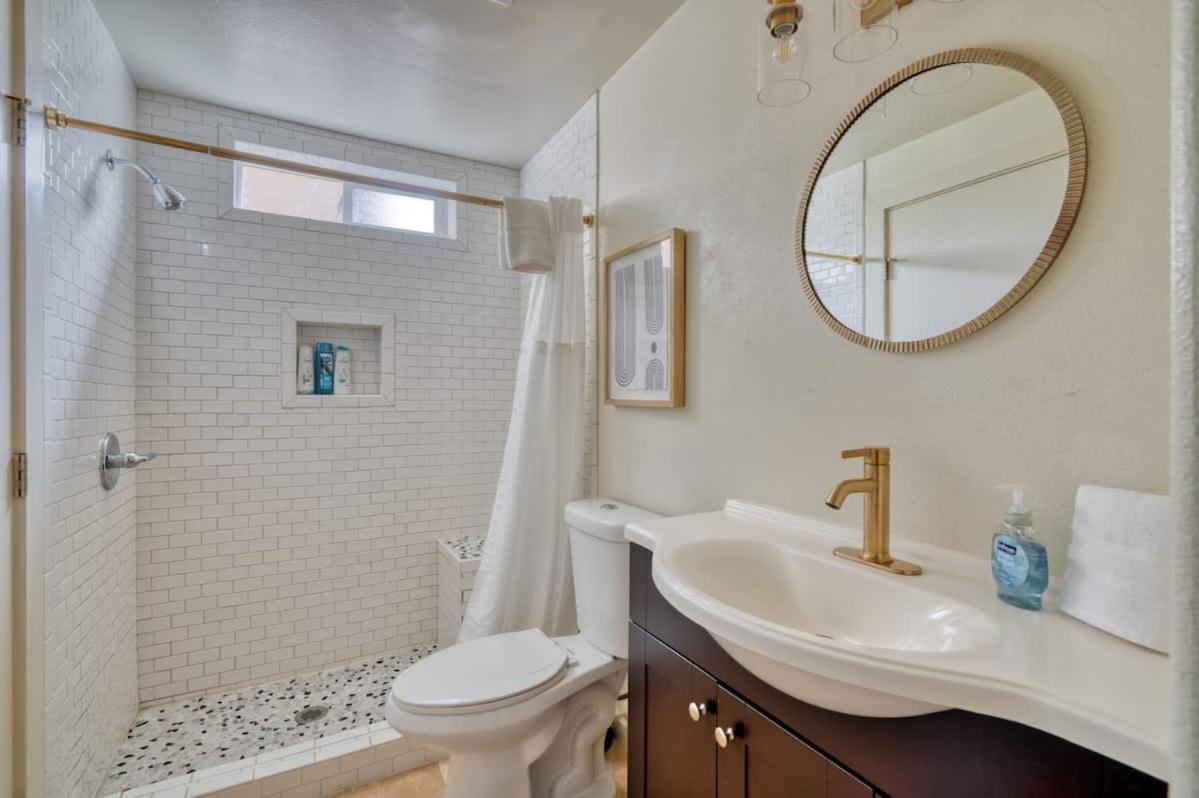 - Adorable Bright 1 Bed Near Ohsu Portland