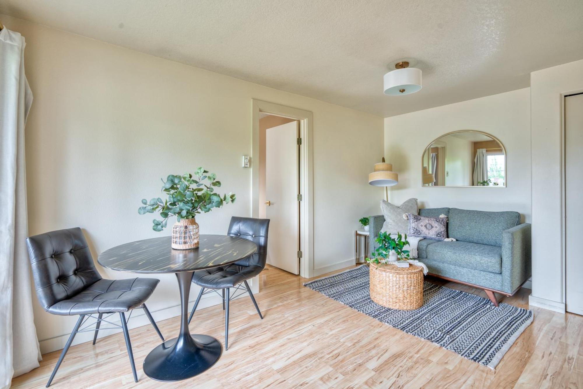 Collection - Adorable Bright 1 Bed Near Ohsu Holiday home Portland